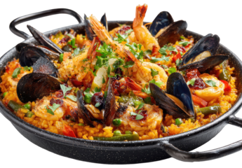 Seafood paella in a cast iron pan (1)