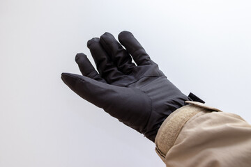 黒の手袋をはめた手	