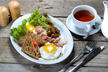 big breakfast egg bacon sandwich and mushroom salad i
