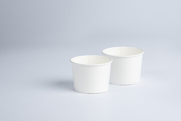 Two paper cups, each 390 cc, that can be used for both hot and cold drinks, are placed side by side on a white background.