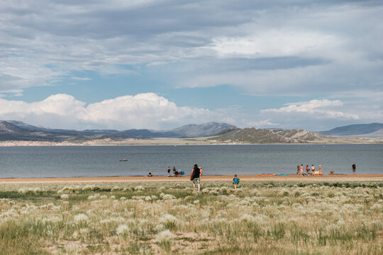 People gathering along shoreline of Green River at Flaming Gorge