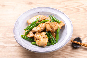 鶏とインゲンの醤油麹炒め