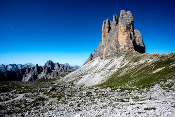 Dolomiten mit den 3 Zinnen in der Seitenansicht.
