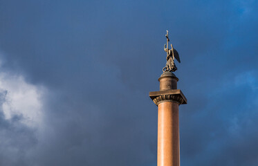 Obraz premium St. Petersburg. The angel of the Alexander Column against the evening sunset sky.