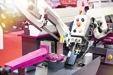 Bandsaw machine