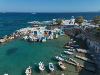 Fotografie aeree dell isola di Milos in grecia