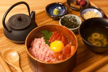 鮪とネギトロ丼、お茶漬け