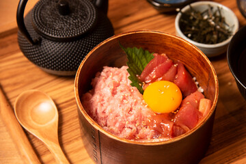 鮪とネギトロ丼、お茶漬け