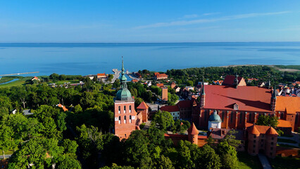 Obraz premium city ​​streets old town houses city center view from above Frombork Poland