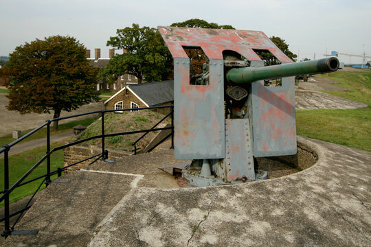 Gun on battlements of Tilbury Fort, Tilbury, Essex, England