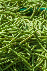 Frische grüne Buschbohnen auf einem Marktstand, Deutschland