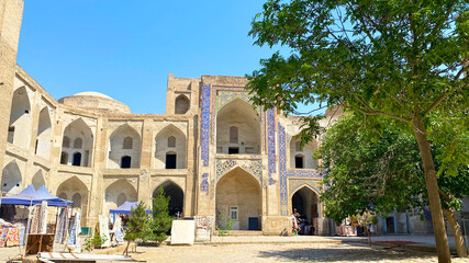 Fototapeta premium The Abdulaziz Khan Madrasah in Bukhara is a masterpiece of Islamic architecture. An inner courtyard with a small bazaar