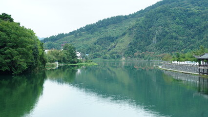 Obraz premium The classical wooden bridge view located in the countryside of the China 