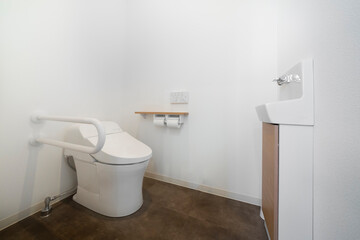 Barrier-free toilet with handrail ― 手すり付きバリアフリートイレ