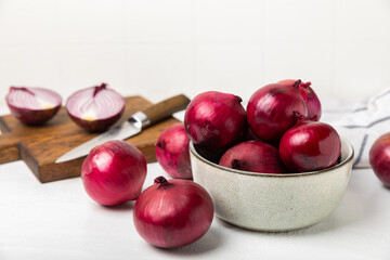 Shallot onion on the kitchen table. onion slice. onion rings. Fresh red Onion. Natural, fresh, vegetarian food. Agricultural products. Healthy eating. Vegetables. Farmer's market.