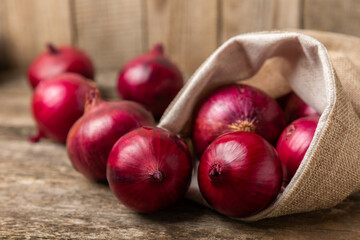 Shallot onion on the kitchen table. onion slice. onion rings. Fresh red Onion. Natural, fresh, vegetarian food. Agricultural products. Healthy eating. Vegetables. Farmer's market.