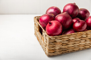 Shallot onion on the kitchen table. onion slice. onion rings. Fresh red Onion. Natural, fresh, vegetarian food. Agricultural products. Healthy eating. Vegetables. Farmer's market.