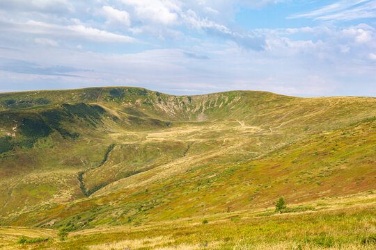 Mountain ridge in the Ukrainian Carpathians (Svydovets), early autumn landscape with colorful slopes and clear sky. Scenic travel and hiking destination in Ukraine.