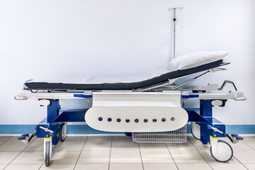 Patient transport trolley with side rails and X-ray permeable resting surface for C-arm examinations, Stretcher trolley equipped for X-ray examinations