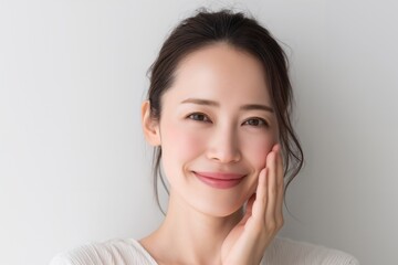 スキンケアのイメージ（女性・アップ・透明感）