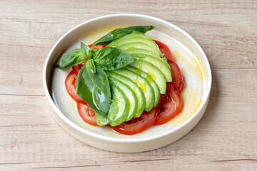 Salade de tomate et avocat