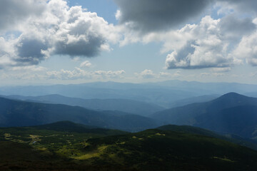 Naklejka premium clouds over the ukrainian carpathian mountains view from hoverla peak highest in the country with green beautiful valleys in summer 