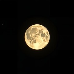 Obraz premium Full moon glowing brightly against a dark night sky, visible craters adding texture. The scene conveys a serene and tranquil atmosphere.