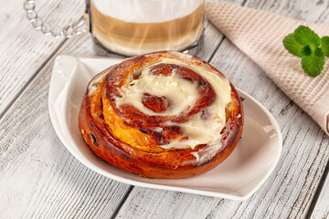 Glazed cinnabon swirl with icing