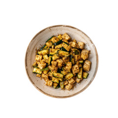Obraz premium Delicious Stir-fried Tofu and Zucchini in a Savory Sauce