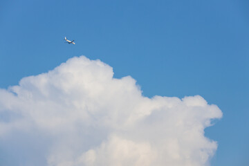 雲と飛行機