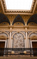 Fototapeta premium Интерьер собора в Вене 