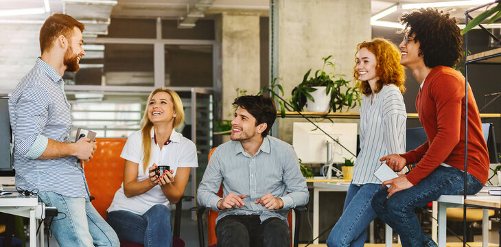 A group of individuals are seated in a circular formation, facing each other. They appear engaged in conversation or a discussion, with some gesturing or listening intently, sharing business ideas - Powered by Adobe