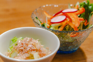 Japanese appetizer with fresh vegetable salad and small side dish
