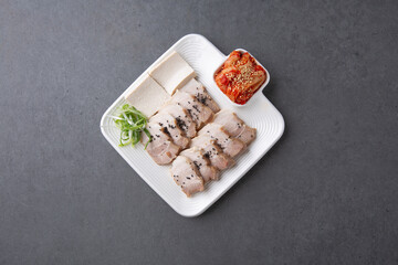 Bossam with a gray background 회색배경의 보쌈
