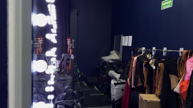 espejo dentro del camerino de un musico