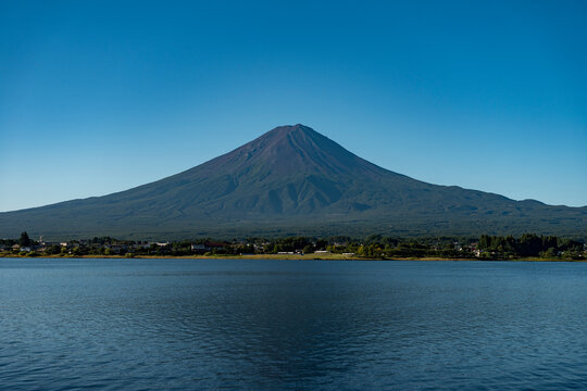 河口湖から見た夏の富士山