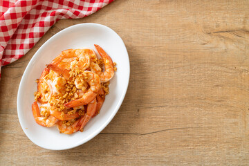 fried shrimps or prawns with garlic