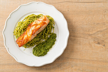 Spaghetti pesto with grilled salmon