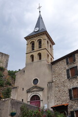 Fototapeta premium Kirche in Saint-Floret, Zentralmassiv