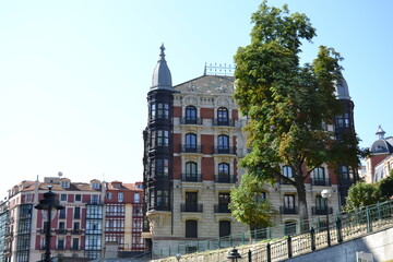 Edificio con torreta