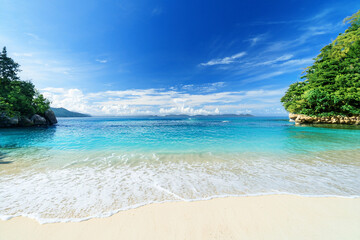 南国の青空とビーチ