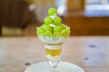 美味しそうなシャインマスカットパフェ