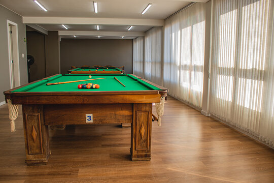 billiard table with balls sinuca, bilhar