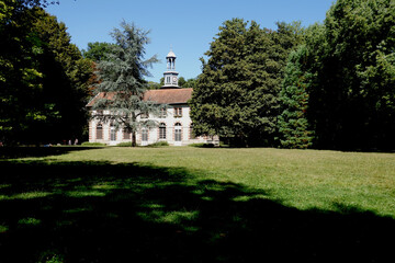 Pavillon Maurouard dans le Parc Forestier National de la Poudrerie