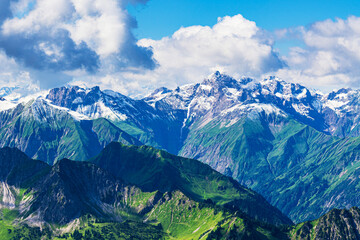 Blick vom Nebelhorn bei Obersdorf auf die Alpen