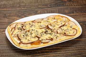 Roman pizza with pear and gorgonzola