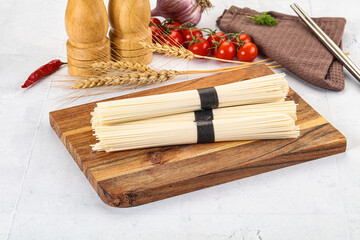 Raw dry white wheat noodles