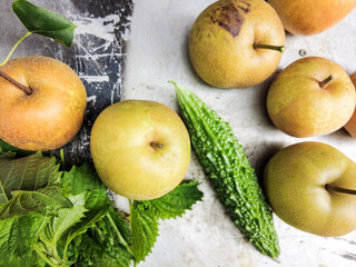 梨とゴーヤ / Asian Pears and Bitter Melon