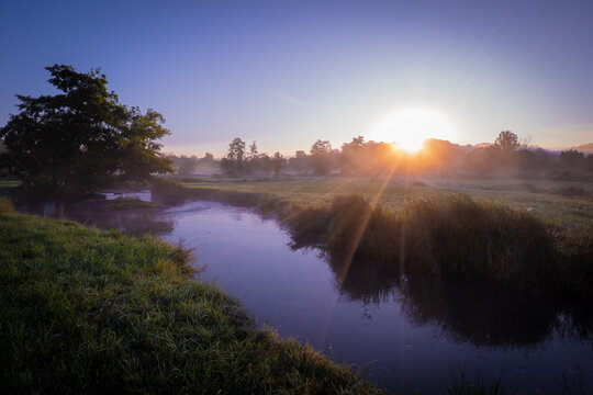 Sonnenaufgang am Fluss
