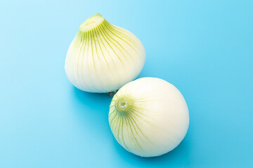 新玉ねぎ　水色背景